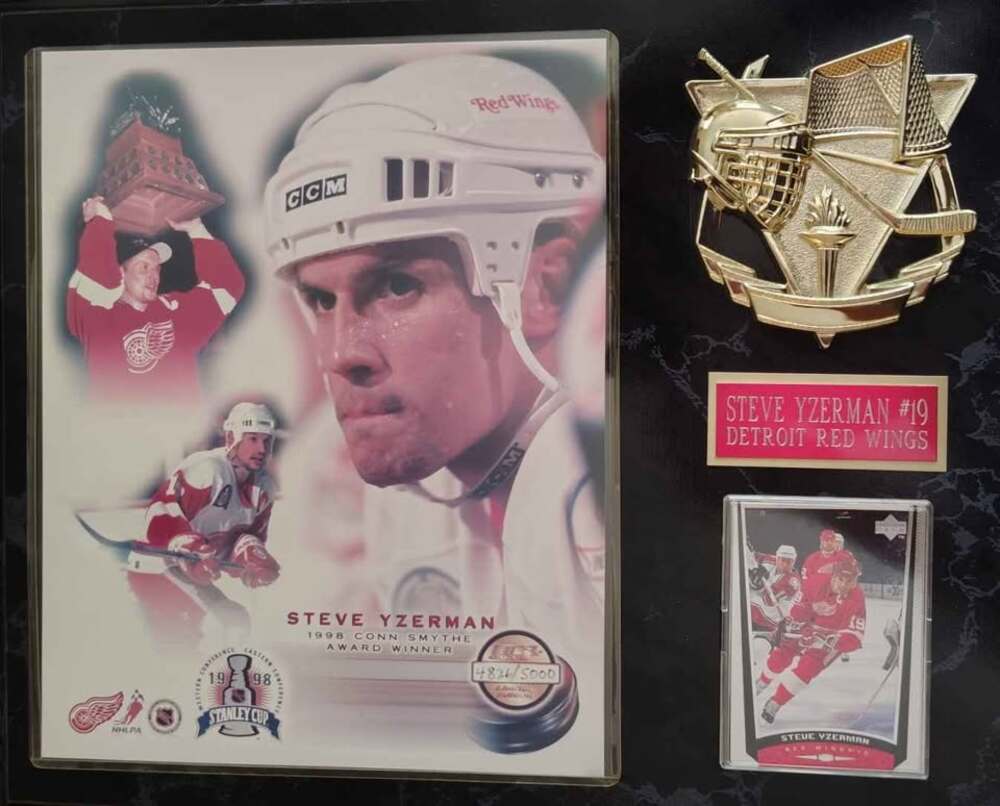 Steve Yzerman Red Wings Collector Display Plaque Limited Edition 4826/5000
